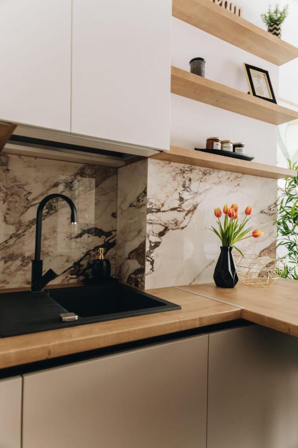 Tulip Apartment Nagyvárad Kültér fotó